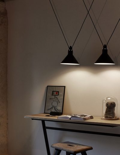 les acrobates de gras 324 dcw editions black ceiling lights luminaire suspensions decoration interieur amenagement duoconcept 0