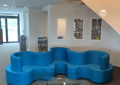 réalisation-cloverleaf-VERPAN-espace-attente-notaire-amenagement-interieur-mobilier-sofa-duo-concept