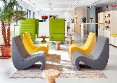 ambiance-bureau-amenagement-accueil-open-space-VITRA