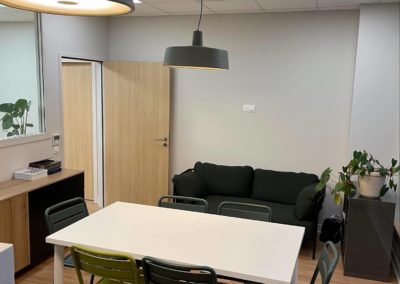 Réalisation-salle-déjeuner-canape-table-chaise-luminaire-duoconcept