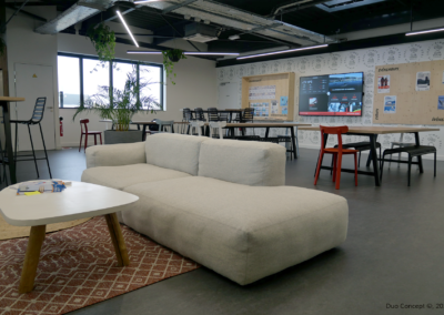 Realisation-salle-de-dejeuner-tribord-sailing-canape-mags-hay-mobilier-design-vitra-duoconcept-1