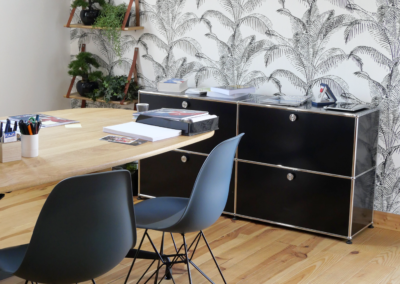 Realisation-amenagement-bureau-table-et-chaises-VITRA-rangement-USM-mobilier-design-duoconcept
