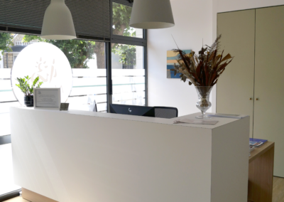 Réalisation-espace-accueil-luminaires-CARAVAGGIO-mobilier-design-aménagement-interieur-duoconcept